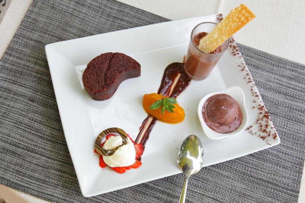 Logis Hotel & Spa Dejeunez Sous L'Arbre Rousset  Zewnętrze zdjęcie
