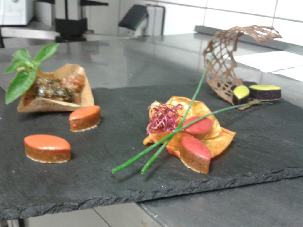 Logis Hotel & Spa Dejeunez Sous L'Arbre Rousset  Zewnętrze zdjęcie
